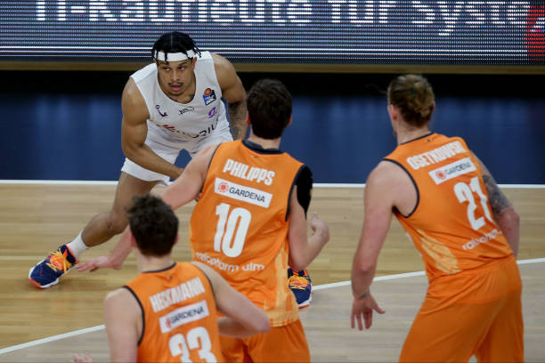 也让辽宁队 也让辽宁队