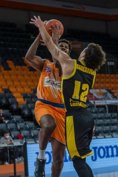 在激烈的竞 在激烈的竞